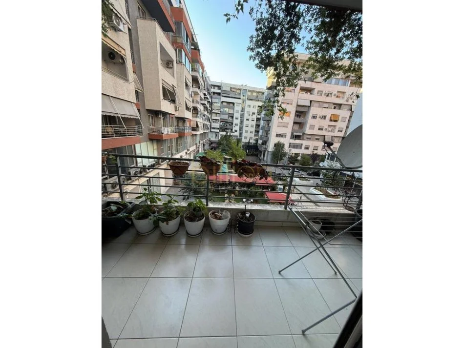Tirane, shitet apartament 2+1+Ballkon , 107 m² 155.000 € (Astir)