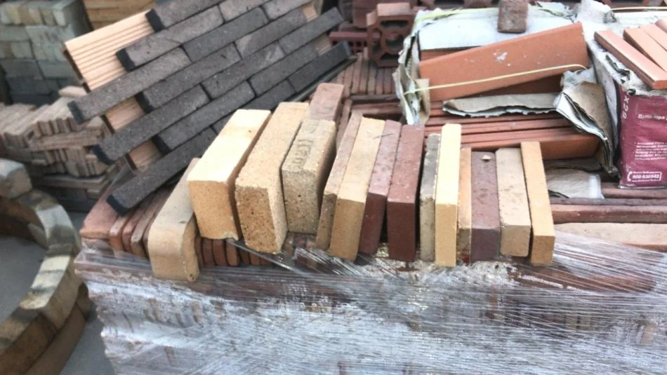 Tirane, shes Tulla shamat, oxhaqe, furra, pllaka balte veshjeje, Tulla xhami etj 10 €