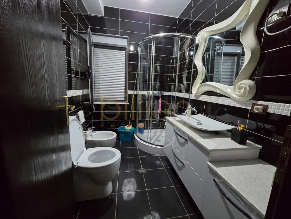 Tirane, jepet me qera 2+1+Ballkon , 106 m² 550 € 
