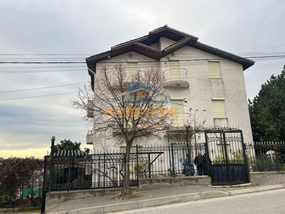 Tirane, jepet me qera Vile 3 Katshe , 1.160 m² 1.500 € (farke)