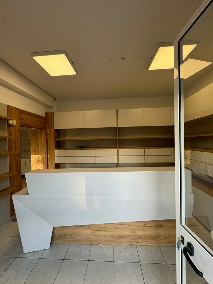 jepet me qera ambjent biznesi Kati 0, 40 m² 500 € (QSUT)