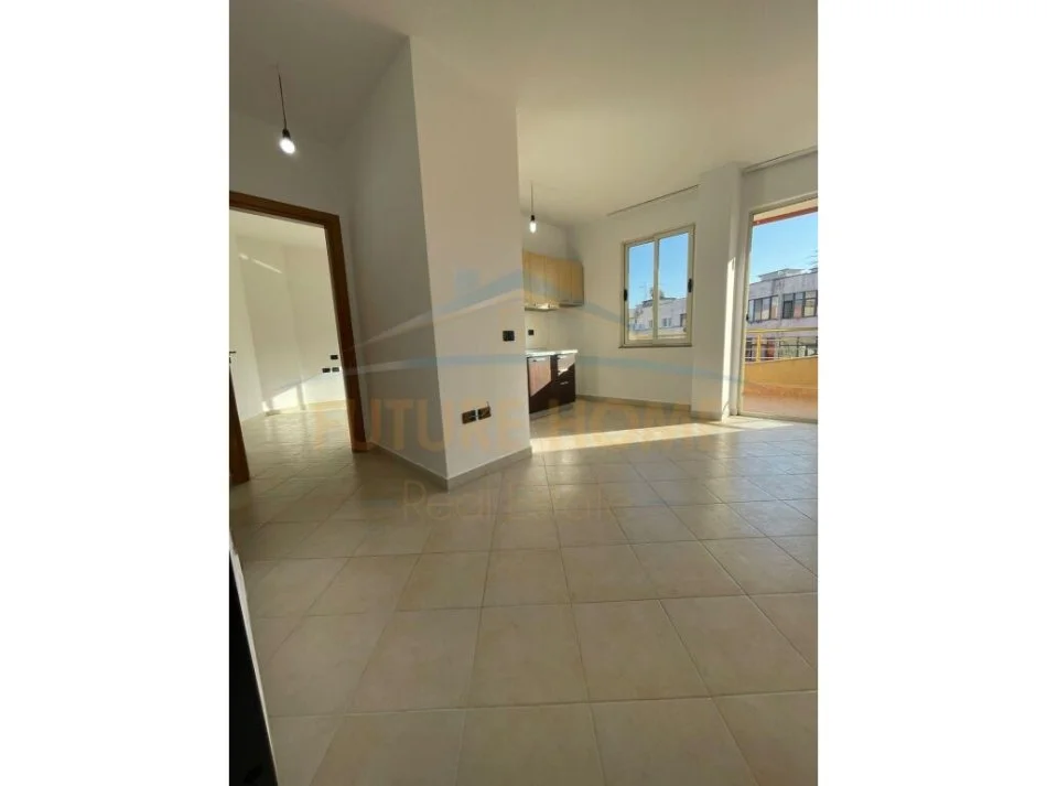 Shitet Apartament 1+1, Unaza e Re