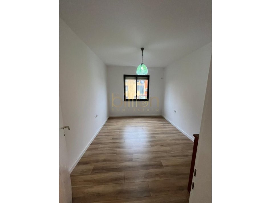 Tirane, shitet apartament 2+1+Ballkon Kati 5, 81 m² 165.000 € 