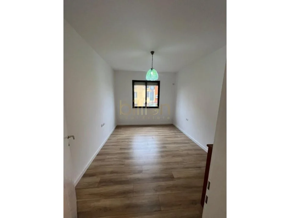 Tirane, shitet 2+1+Ballkon , 81 m² 165.000 € (Ish Fusha Aviacionit)