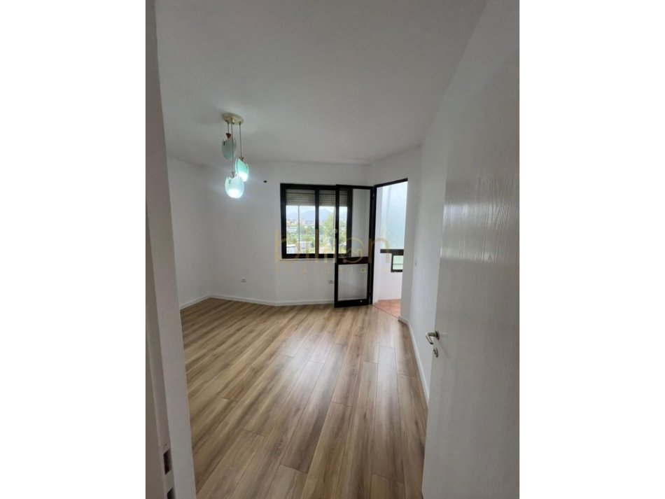 Tirane, shitet apartament 2+1+Ballkon Kati 5, 81 m² 165.000 € 