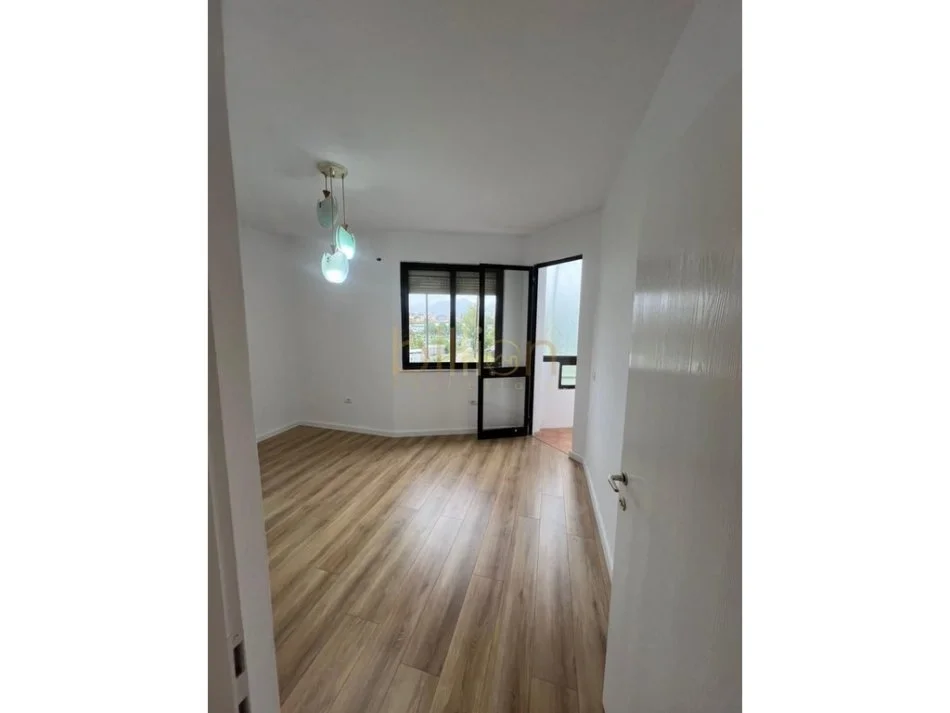 Tirane, shitet 2+1+Ballkon , 81 m² 165.000 € (Ish Fusha Aviacionit)