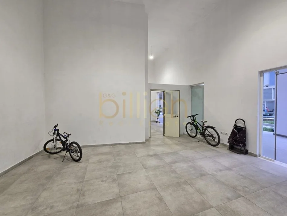 Tirane, jepet me qera ambjent biznesi , 55 m² 550 € (Rruga Barikadave)