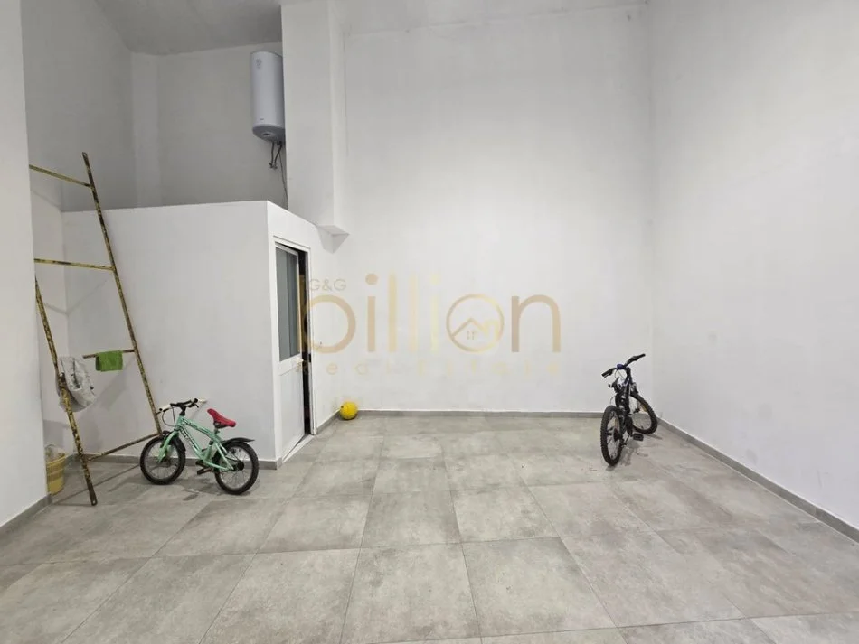 Tirane, jepet me qera ambjent biznesi , 55 m² 550 € (Rruga Barikadave)