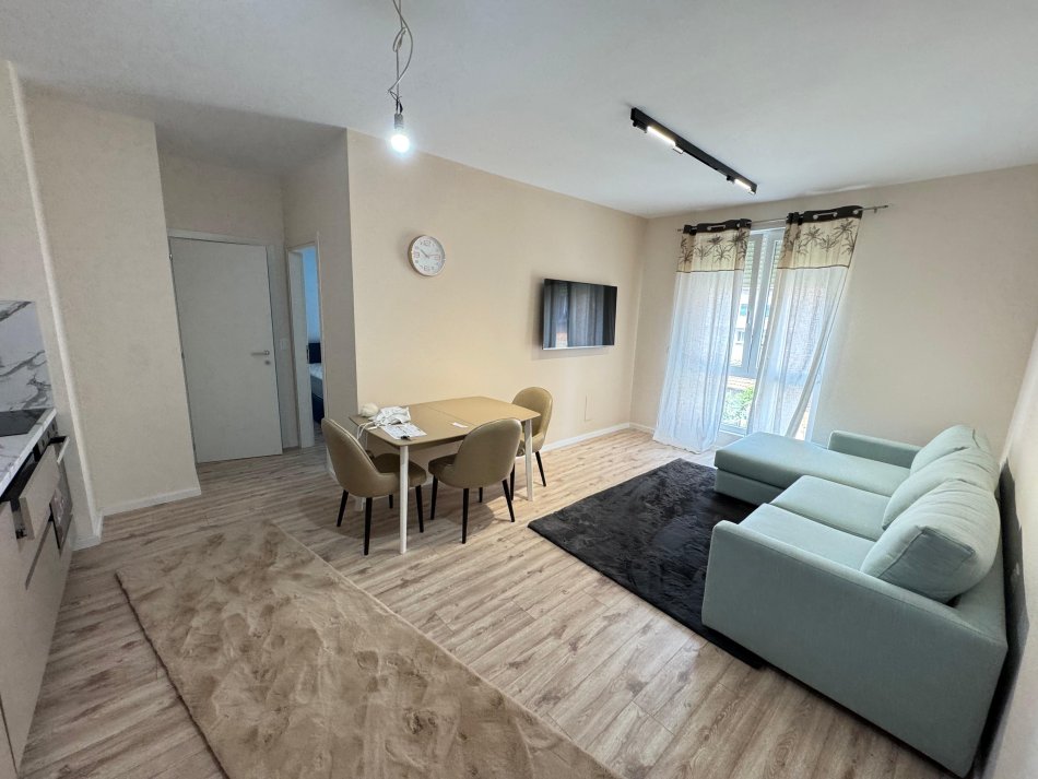 Tirane, jepet me qera apartament 1+1 Kati 2, 55 m² 600 € (Tregu elektrik)