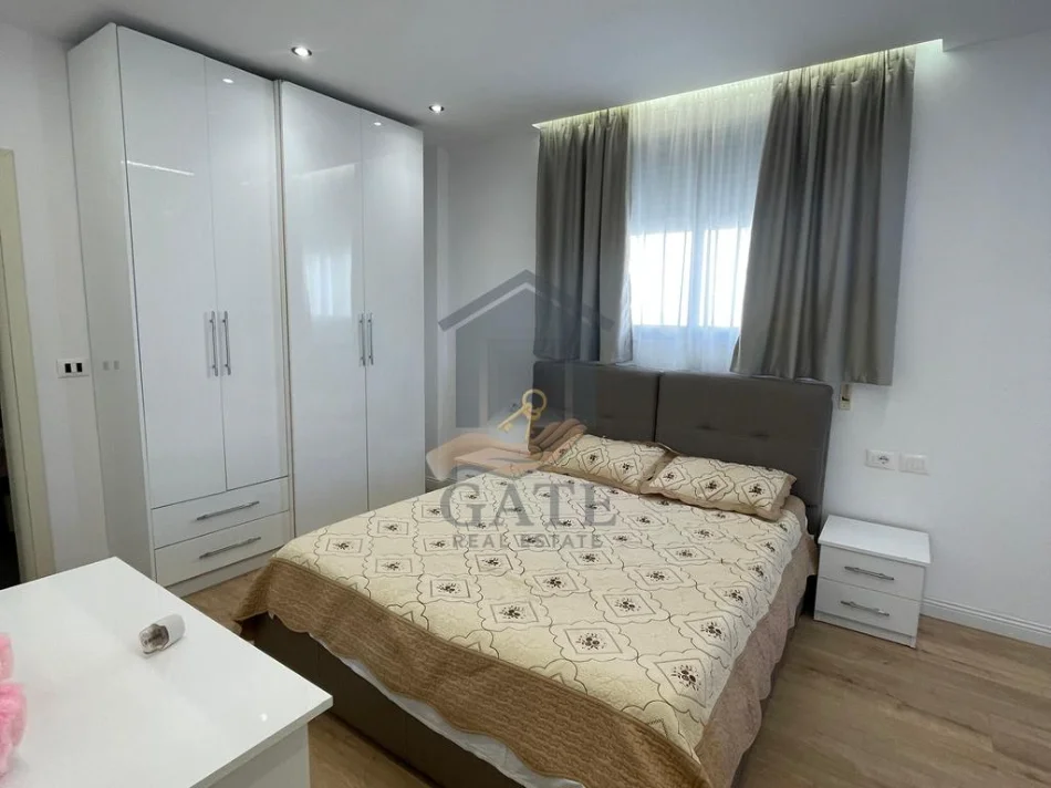 Durres, jepet me qera apartament 1+1+Ballkon Kati 5, 50 m² 500 € (Shkembi i Kavajes)