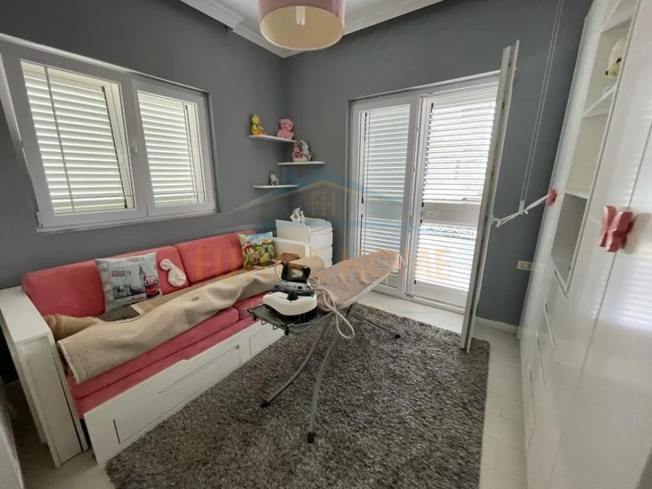 Tirane, jap me qera apartament 2+1 Kati 2, 120 m² 500 € (SELITE)