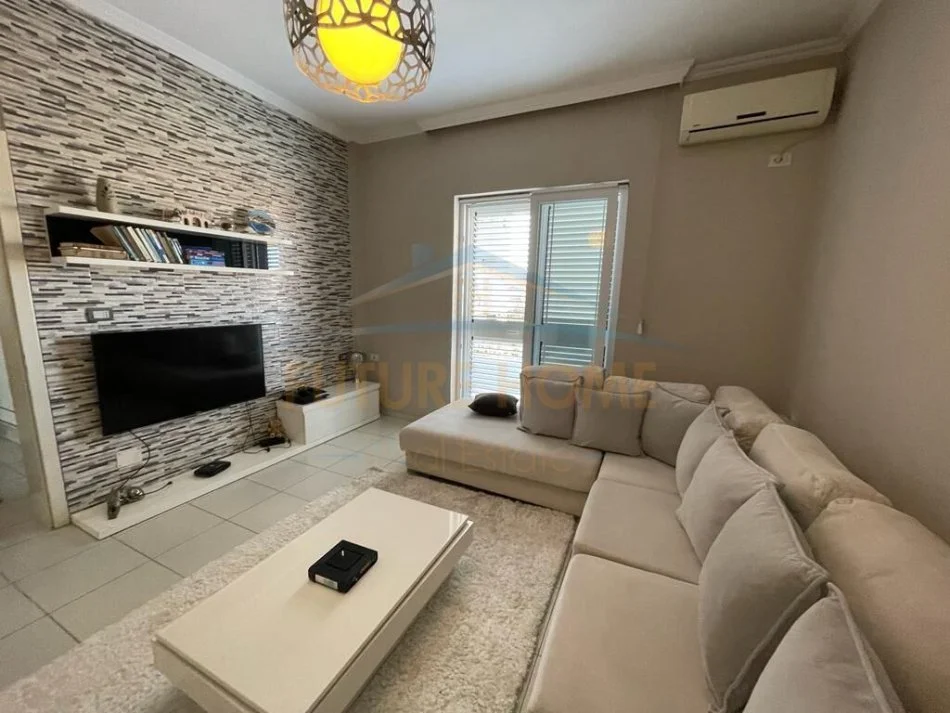 Tirane, jap me qera apartament 2+1 Kati 2, 120 m² 500 € (SELITE)