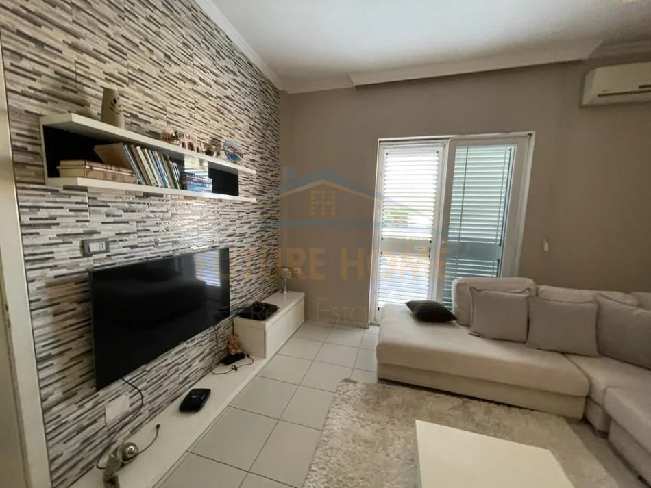 Tirane, jap me qera apartament 2+1 Kati 2, 120 m² 500 € (SELITE)