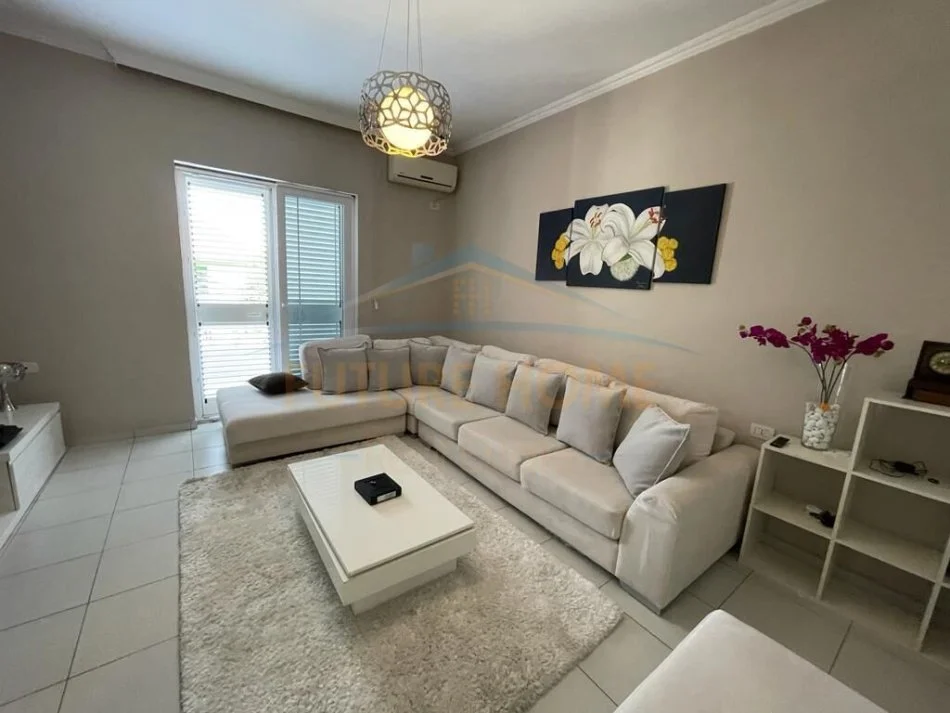 Tirane, jap me qera apartament 2+1 Kati 2, 120 m² 500 € (SELITE)