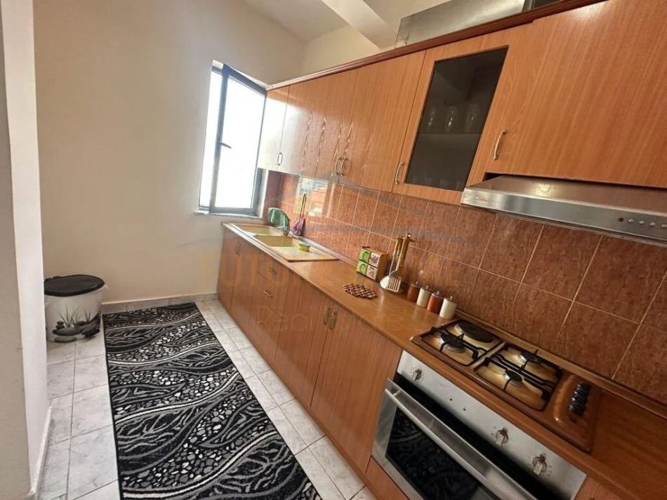 Durres, jepet me qera apartament 2+1 Kati 3, 100 m² 300 € (Stadiumi,Durres)