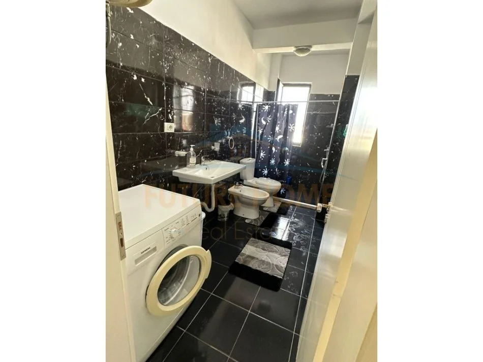 Durres, jepet me qera apartament 2+1 Kati 3, 100 m² 300 € (Stadiumi,Durres)