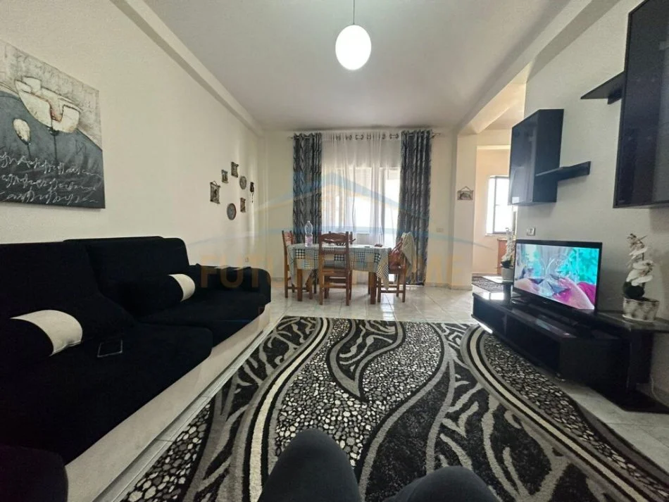 Durres, jepet me qera apartament 2+1 Kati 3, 100 m² 300 € (Stadiumi,Durres)