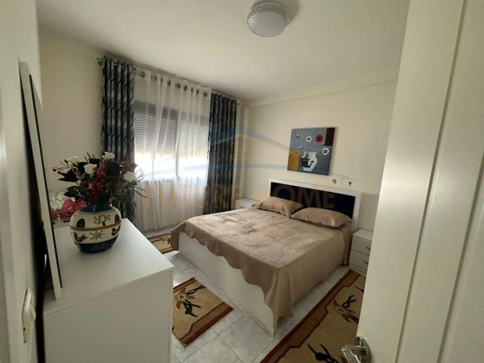 Durres, jepet me qera apartament 2+1 Kati 3, 100 m² 300 € (Stadiumi,Durres)