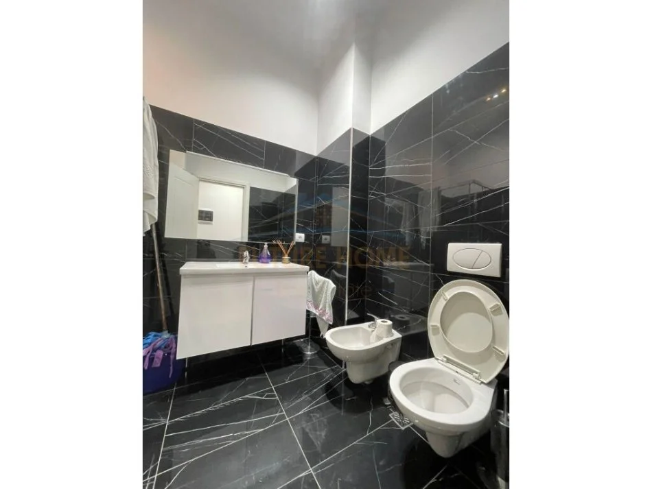 Tirane, jepet me qera apartament 2+1 Kati 9, 80 m² 800 € (Kompleks Delijorgji)