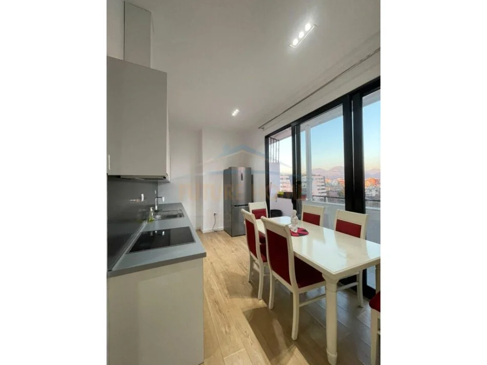 Tirane, jepet me qera apartament 2+1+Ballkon Kati 9, 85 m² 800 € (KOMPLEKSI DELIJORGJI)