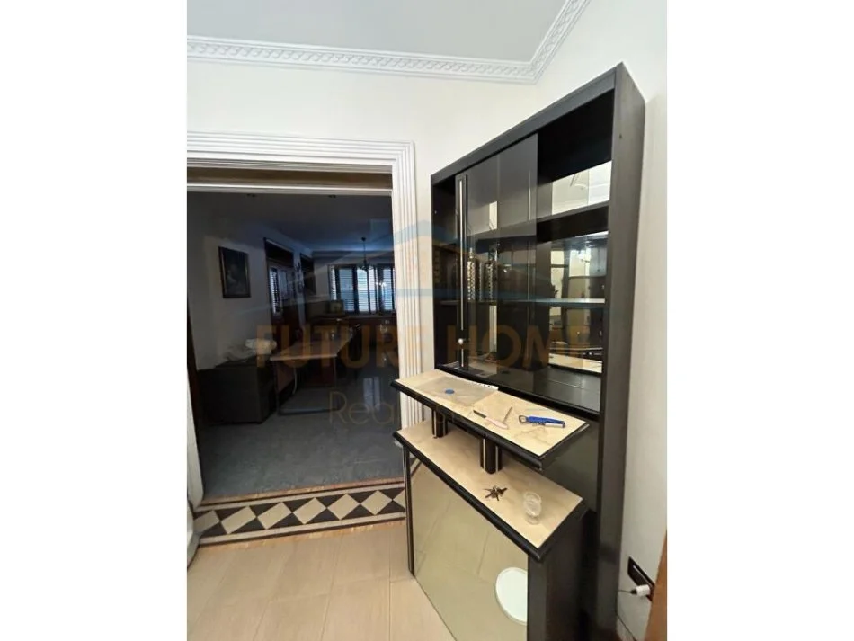 Tirane, jepet me qera apartament 2+1 Kati 2, 170 m² 800 € (Rruga e Durresit)