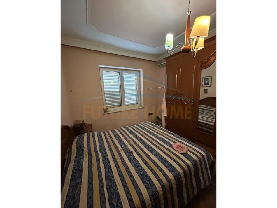 Tirane, jepet me qera apartament 2+1 Kati 2, 170 m² 800 € (Rruga e Durresit)