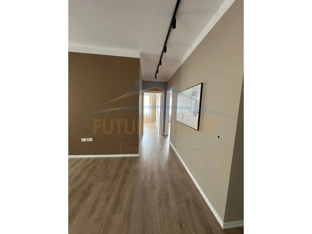 Shitet, Apartament 2+1+2, 21 Dhjetori, Tiranë.