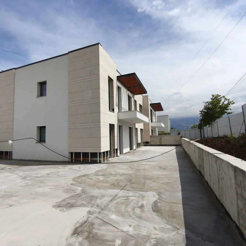 Tirane, shitet apartament 3+1 Kati 1, 150 m² 477.000 € 