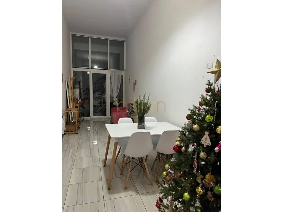 Tirane, shitet apartament duplex 1+1 Kati 1, 60 m² 75.000 € (rruga 5 maji)