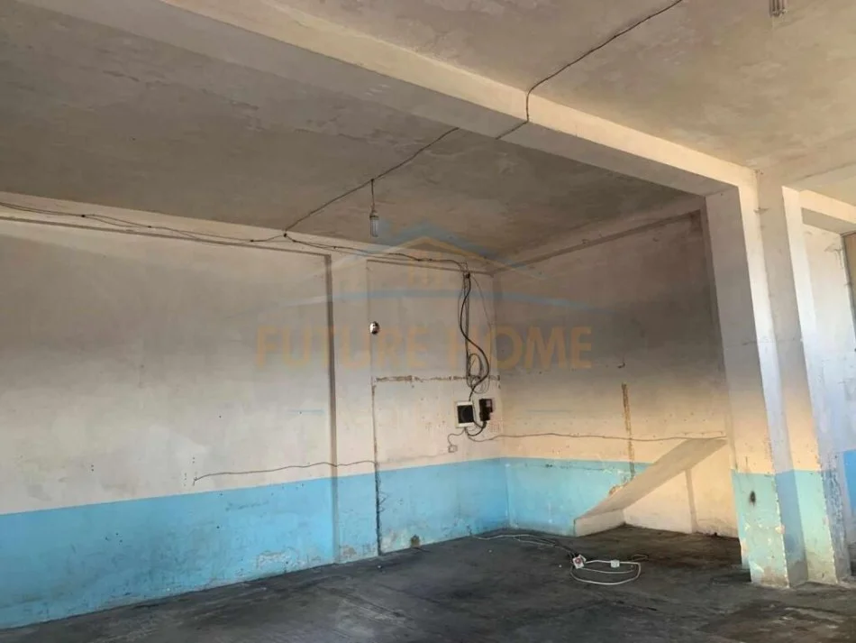 Tirane, jepet me qera ambjent biznesi , , 200 m² 600 € (autostrada Tr-Dr , Yrshek)