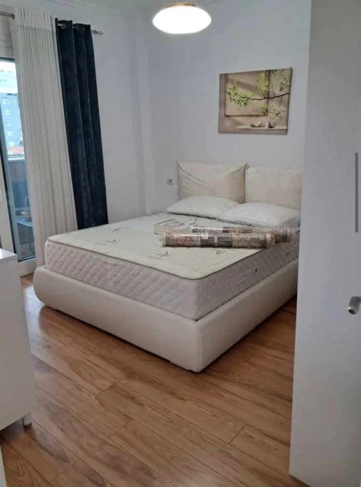 Tirane, jepet me qera apartament 2+1+Ballkon Kati 5, 110 m² 1.250 € (Pazari Ri)