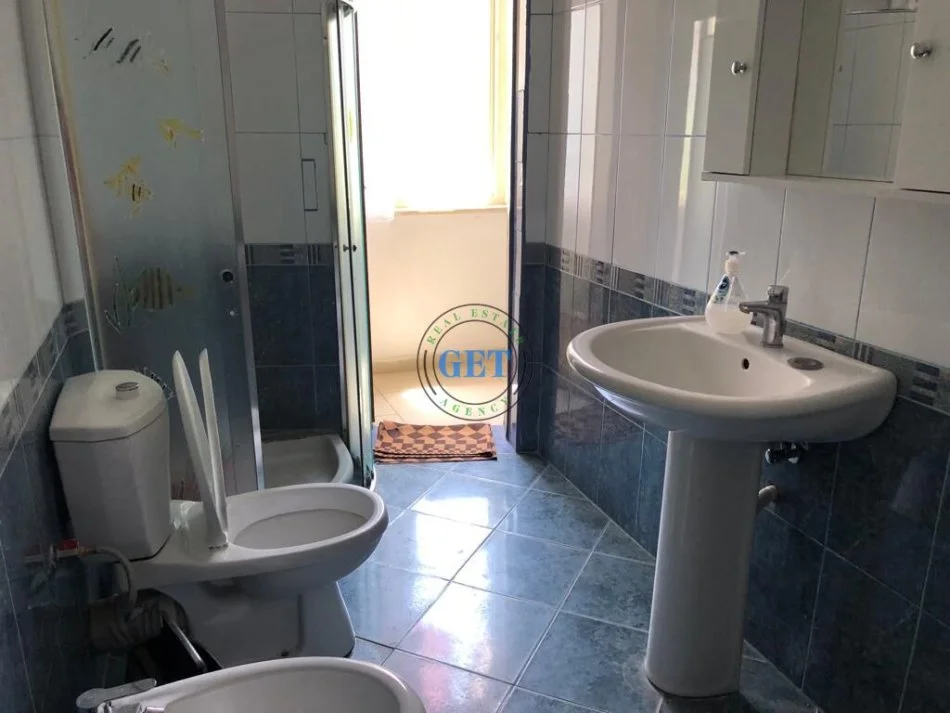 Durres, jepet me qera garsonier 1+1 Kati 5, 45 m² 300 € 