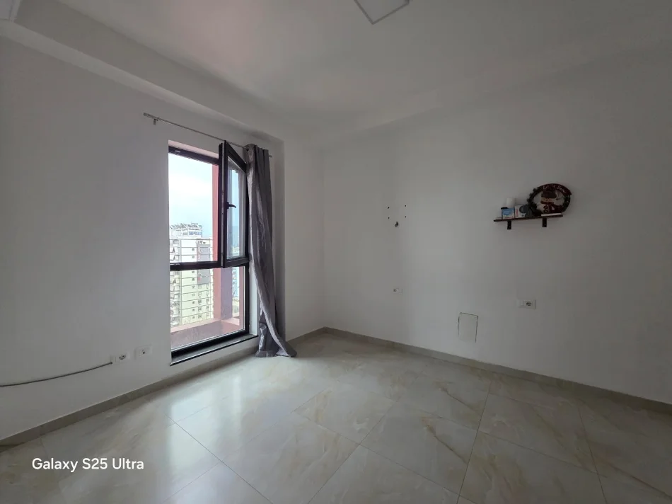 Tirane, jepet me qera zyre Kati 8, 110 m² 1.000 € 