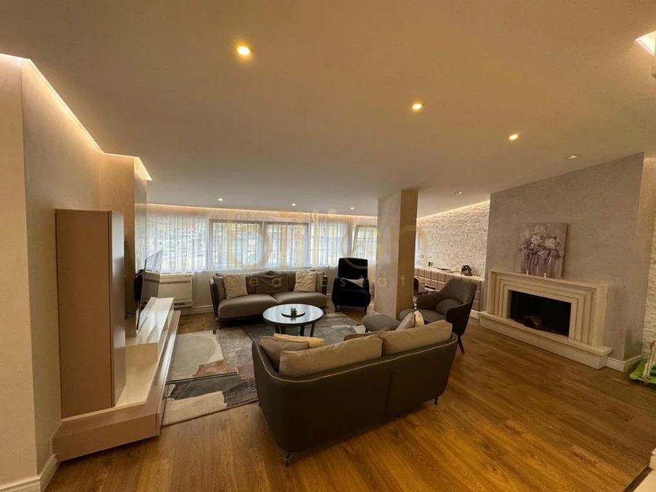 Tirane, jepet me qera 3+1 , 198 m² 920 € (Fresk)