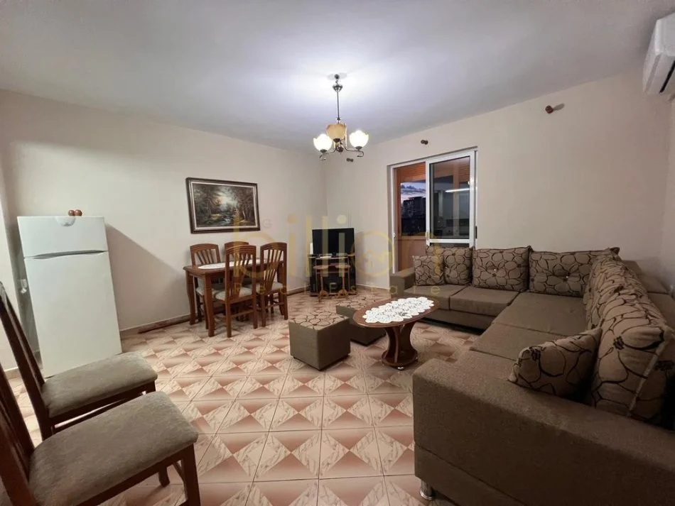 Tirane, jepet me qera apartament 1+1+Aneks+Ballkon , 80 m² 500 € (Brryli)