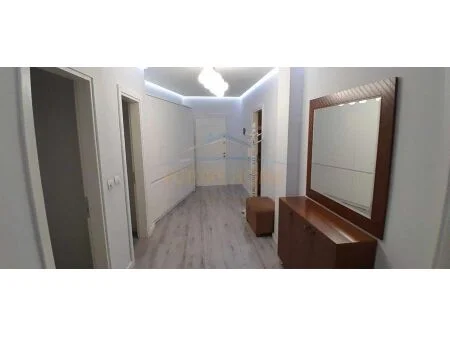 Tirane, jepet me qera apartament 2+1+Ballkon , 160 m² 1.200 € (qender)