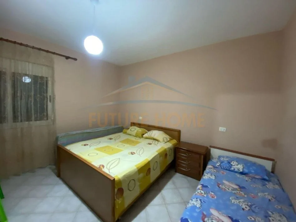 Durres Plazh, jepet me qera apartament 1+1+Ballkon Kati 5, 70 m² 300 € (Pavarsia)