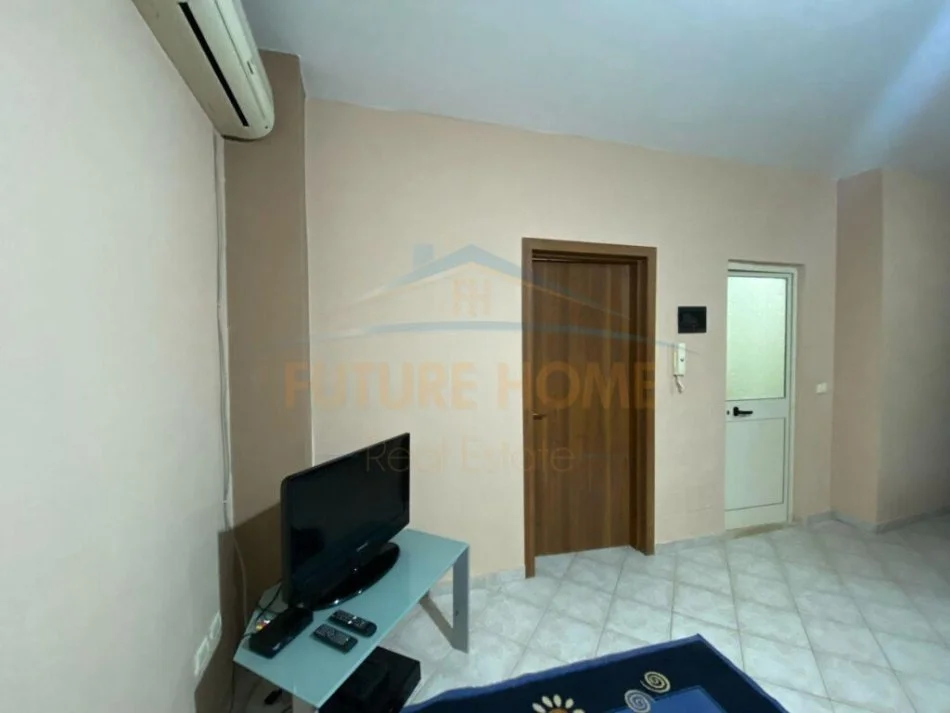 Durres Plazh, jepet me qera apartament 1+1+Ballkon Kati 5, 70 m² 300 € (Pavarsia)