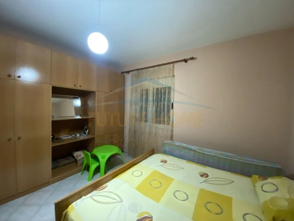 Durres Plazh, jepet me qera apartament 1+1+Ballkon Kati 5, 70 m² 300 € (Pavarsia)