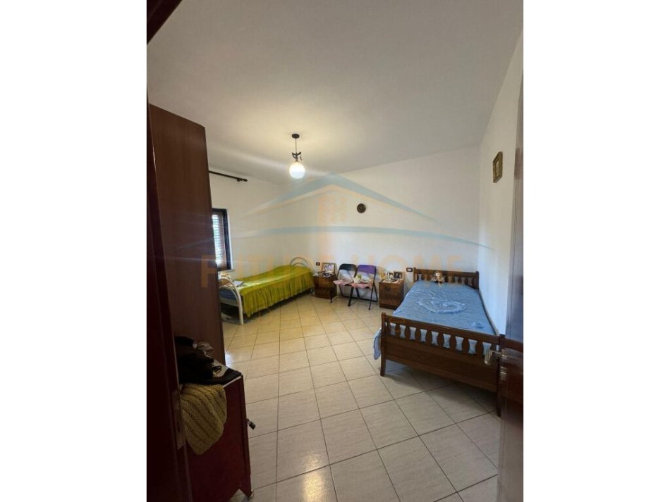Durres, shitet shtepi 5+1+Aneks+Ballkon, Kati 0, 4,369 m² 140,000 € (MAMINAS,DURRES)