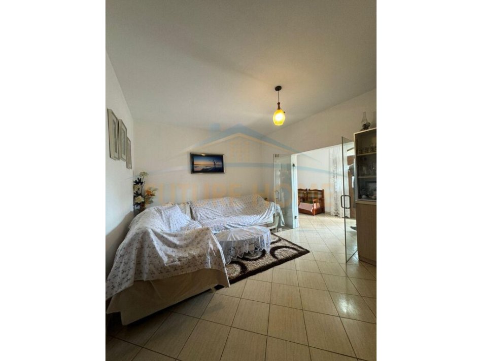 Durres, shitet shtepi 5+1+Aneks+Ballkon, Kati 0, 4,369 m² 140,000 € (MAMINAS,DURRES)