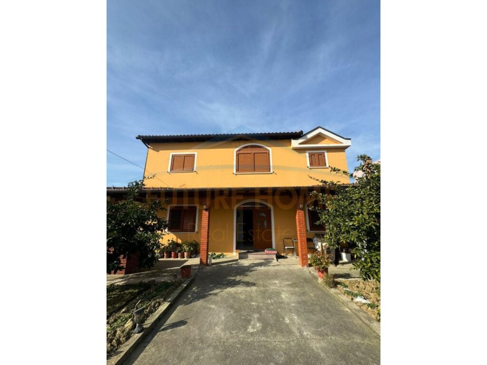 Durres, shitet shtepi 5+1+Aneks+Ballkon, Kati 0, 4,369 m² 140,000 € (MAMINAS,DURRES)
