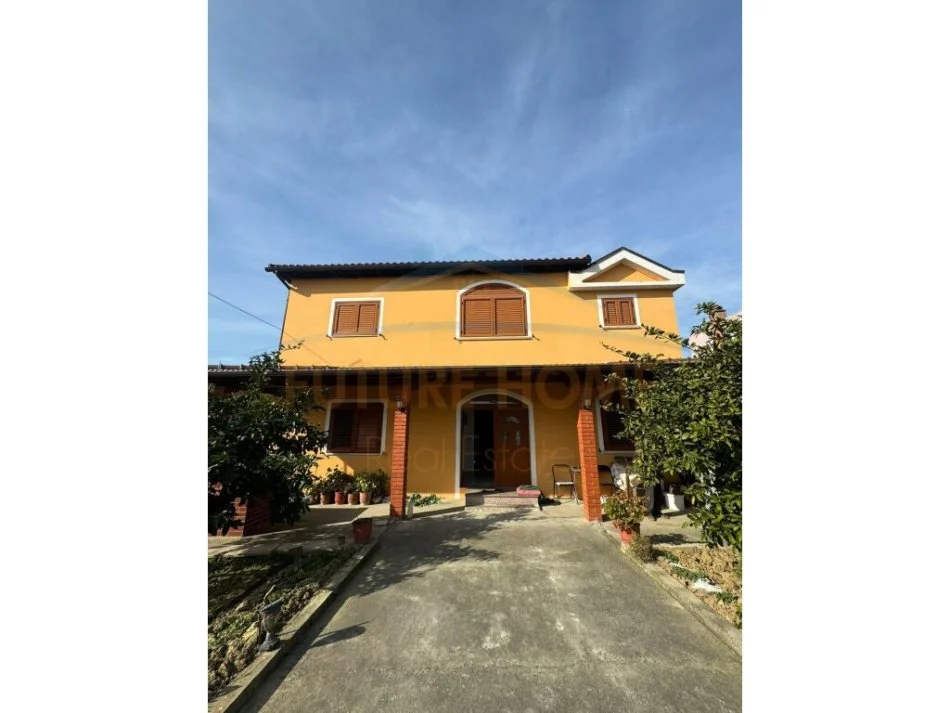 Durres, shitet shtepi 5+1+Aneks+Ballkon, Kati 0, 4,369 m² 140,000 € (MAMINAS,DURRES)