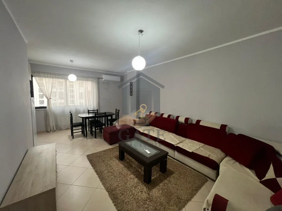 Durres, jepet me qera apartament 2+1 Kati 4, 90 m² 400 € (UKD)