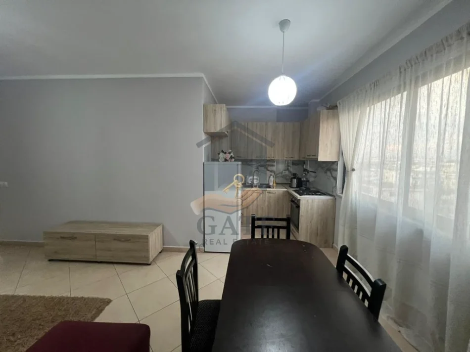 Durres, jepet me qera apartament 2+1 Kati 4, 90 m² 400 € (UKD)