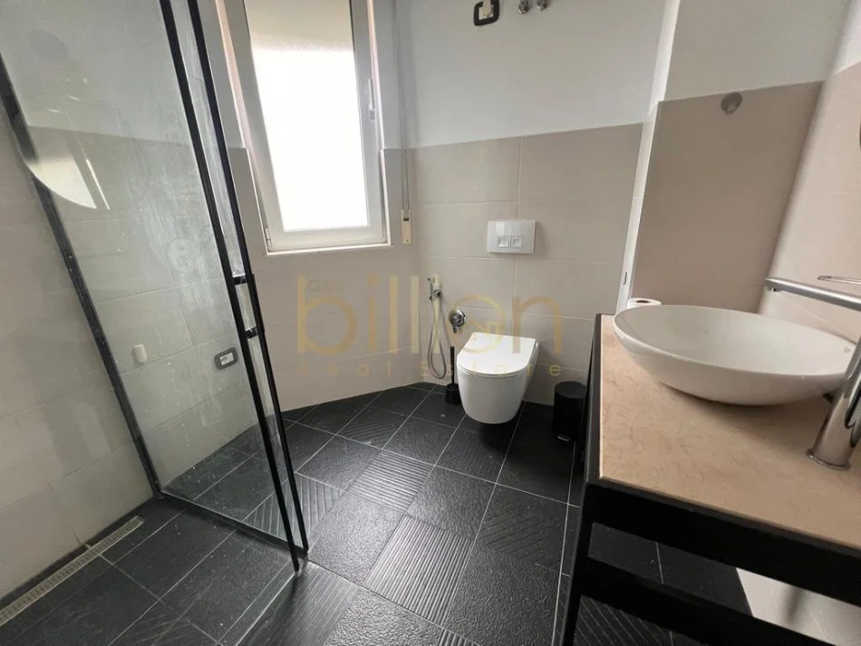 Tirane, jepet me qera , 113 m² 1.000 € (Komuna Parisit)