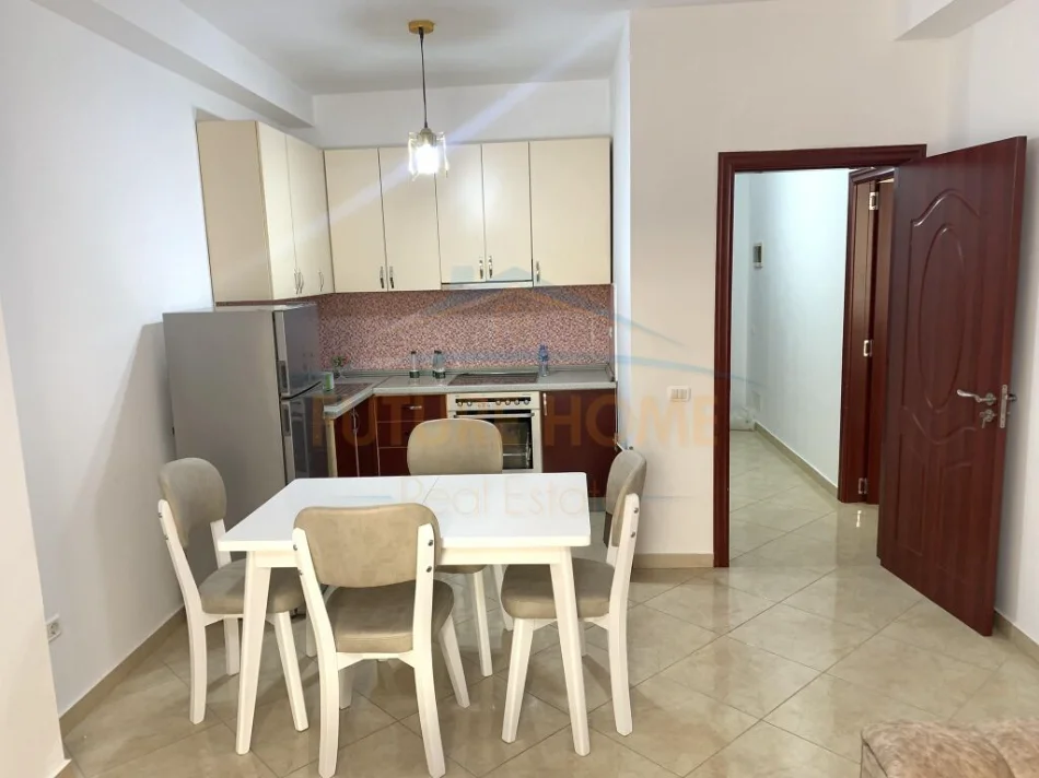 Tirane, jepet me qera apartament 1+1+Ballkon Kati 3, 66 m² 450 € 