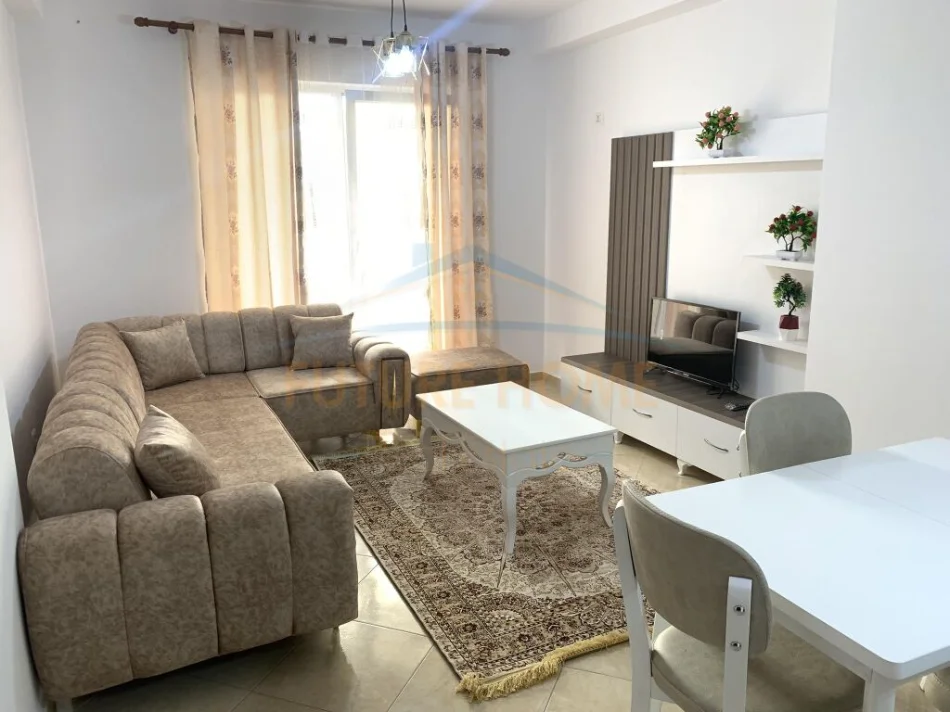 Tirane, jepet me qera apartament 1+1 Kati 3, 66 m² 450 € (UNAZA E RE)