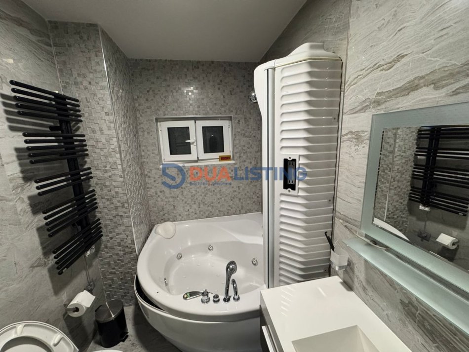 Tirane, shitet apartament 2+1 Kati 5, 127 m² 380.000 € (Blloku)