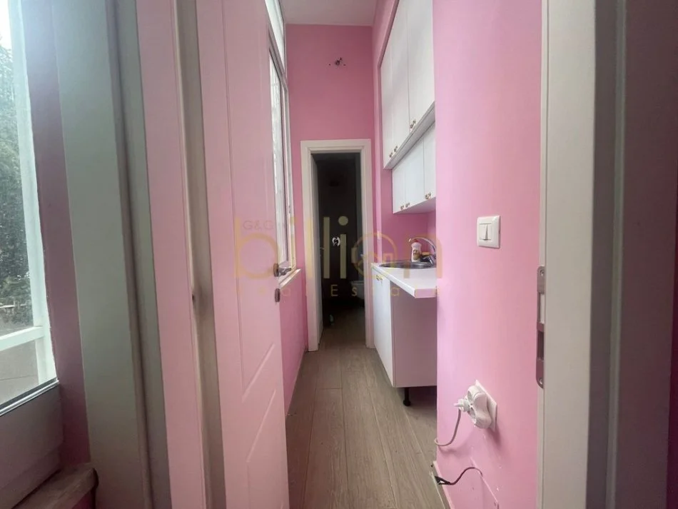 Ambjent biznesi per Qira tek Sheshi Willson